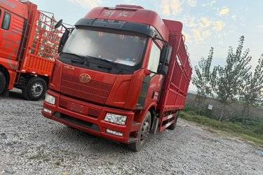 二手一汽解放 J6L中卡 质惠版 240马力 4X2 6.75米仓栅式载货车(国五) 单桥 大柴二手载货车 黄牌图片