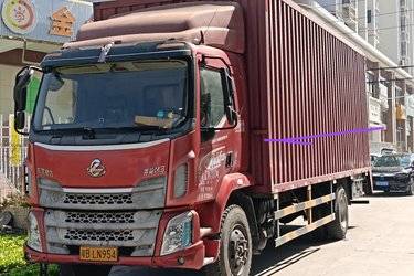 二手东风柳汽 新乘龙M3中卡 190马力 4X2 7.7米厢式载货车(国五) 单桥 康明斯二手载货车 黄牌