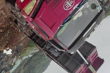 二手一汽解放 J6M重卡 320马力 8X4 6.8米自卸车(国五) 前四后八 潍柴二手自卸车 黄牌图片