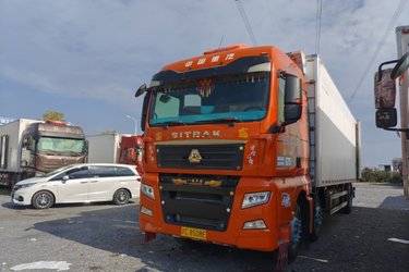 中国重汽 汕德卡SITRAK G7S 350马力 6X2 9.6米AMT自动档仓栅式载货车(国六) 前四后四 曼二手载货车 黄牌 中国重汽 汕德卡SITRAK G7S 350马力 6X2 9.6米AMT自动档仓栅式载货车(国六) 前四后四 曼二手载货车 黄牌