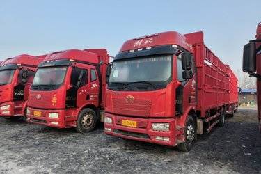 二手一汽解放 J6L中卡 240马力 6X2 6.8米仓栅式载货车(国五) 前四后四 锡柴二手载货车 黄牌