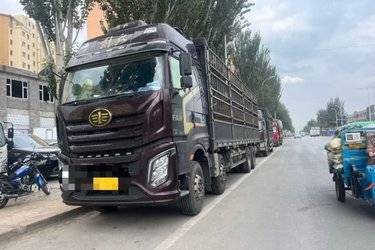 二手一汽解放 J6V 领航版 北方款 520马力 8X4 9.35米仓栅式载货车(国六) 前四后八 锡柴二手载货车 黄牌