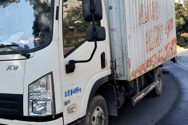 二手陕汽商用车 轩德X9 131马力 4X2 3.65米排半厢式轻卡(国六) 单桥 云内动力二手载货车 蓝牌