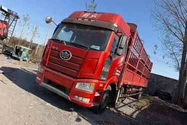 二手一汽解放 J6L中卡 2020款 质惠版 寒区款 280马力 6X2 9.7米仓栅式载货车(国五) 前四后四 锡柴二手载货车 黄牌