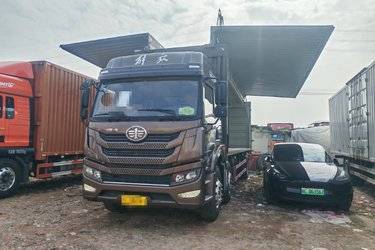 二手青岛解放 天V重卡 280马力 6X2 9.65米厢式载货车(国五) 前四后四 锡柴二手载货车 黄牌