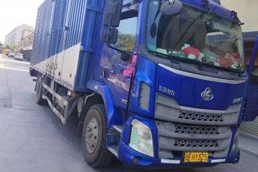 二手东风柳汽 新乘龙M3中卡 200马力 4X2 7.65米厢式载货车(国五) 单桥 玉柴二手载货车 黄牌