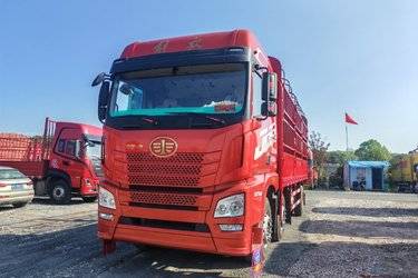 二手青岛解放 JH6重卡 领航版2.0 320马力 6X2 7.7米仓栅式载货车(国六) 前四后四 锡柴二手载货车 黄牌图片