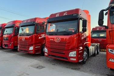 二手青岛解放 JH6重卡 领航版2.0 北方款 480马力 6X4 牵引车(国六)(速比3.727)(国六) 双驱 潍柴二手牵引车 黄牌图片