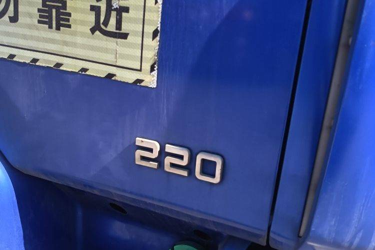 二手东风柳汽乘龙 220马力 载货车