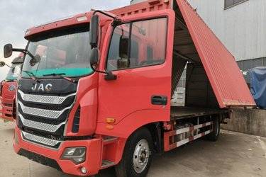 二手江淮 格尔发A5LIII中卡 220马力 4X2 7.8米翼开启厢式载货车(国五) 单桥 玉柴二手载货车 黄牌图片