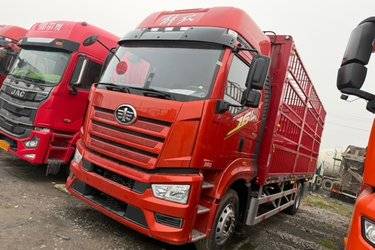 二手一汽解放 J6L中卡 260马力 4X2 6.75米仓栅式载货车(国六) 单桥 大柴二手载货车 黄牌图片