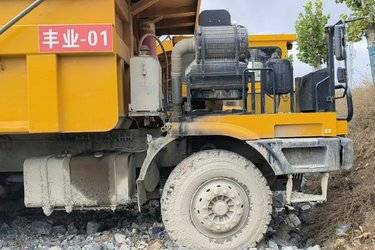 二手湖北程力 雄狮 300马力 8X4 5.6米自卸车(国五) 前四后八 大柴二手自卸车 黄牌