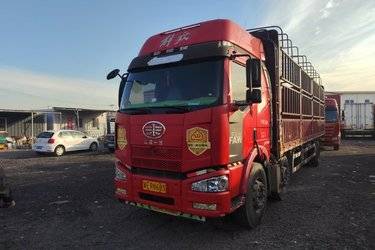 一汽解放 J6M重卡 280马力 6X2 9.5米仓栅式载货车(国五) 前四后四 锡柴二手载货车 黄牌