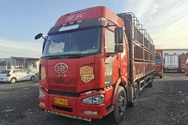 二手一汽解放 新J6P重卡 2020款 质惠版 280马力 6X2 9.65米仓栅式载货车(国五) 前四后四 锡柴二手载货车 黄牌