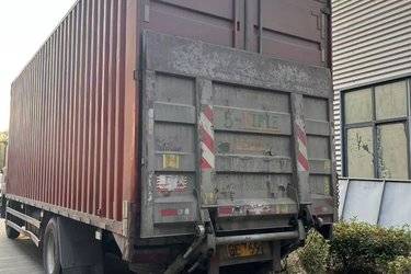 二手东风 多利卡D9中卡 185马力 4X2 7.68米厢式载货车(国五) 单桥 康明斯二手载货车 黄牌