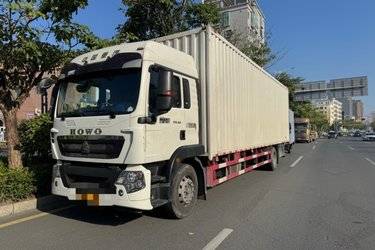 二手中国重汽 HOWO TX 245马力 4X2 9.6米厢式载货车(国六) 单桥 潍柴二手载货车 黄牌