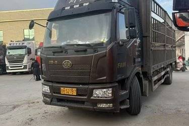 二手一汽解放 J6L中卡 2019款 240马力 6X2 6.8米仓栅式载货车(国五) 前四后四 大柴二手载货车 黄牌