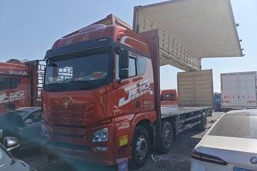 二手青岛解放 JH6重卡 290马力 6X2 9.4米厢式载货车(国五) 前四后四 锡柴二手载货车 黄牌