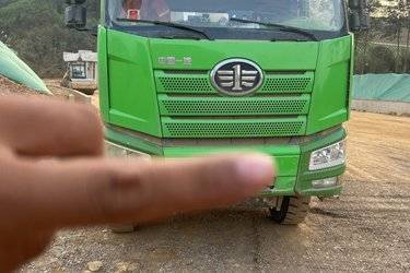 二手一汽解放 J6P重卡 390马力 6X4 5.6米自卸车(国五) 后八轮 锡柴二手自卸车 黄牌图片