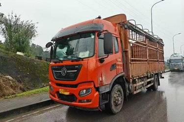 二手东风商用车 天锦KR 舒适版 260马力 6X2 6.8米仓栅式载货车(国六) 前四后四 东风二手载货车 黄牌