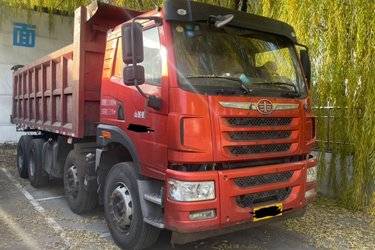 二手青岛解放 悍V重卡 290马力 8X4 5.8米自卸车(国五) 前四后八 锡柴二手自卸车 黄牌