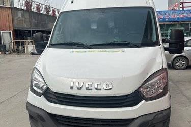 二手依维柯 新DAILY VAN 136马力 单排封闭厢式货车(国六)二手封闭货车图片