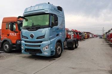 二手陕汽重卡 德龙X6000 旗舰版 560马力 6X4 LNG自动档牵引车(国六) 双驱 潍柴二手牵引车 黄牌图片