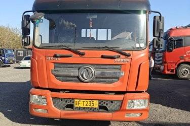 二手东风 多利卡D9中卡 180马力 4X2排半栏板载货车底盘(国五) 单桥 东风康明斯二手载货车 黄牌图片