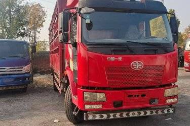 二手一汽解放 J6L中卡 160马力 4X2 6.75米仓栅式载货车(国五) 单桥 锡柴二手载货车 黄牌