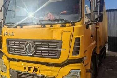 二手东风商用车 天龙VL重卡 245马力 6X2 9.6米厢式载货车(国五) 前四后四 东风二手载货车 黄牌