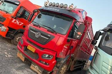 二手东风商用车 天锦KR 260马力 6X2 6.8米仓栅式载货车(国六) 前四后四 康明斯二手载货车 黄牌