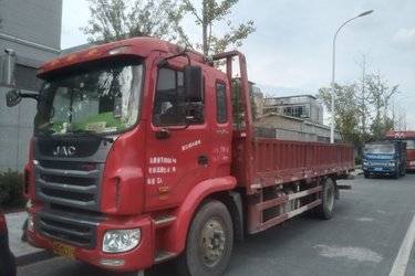 二手江淮 格尔发A5L中卡 220马力 4X2 6.8米栏板载货车底盘(国五) 单桥 云内动力二手载货车 黄牌