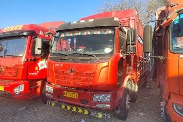 二手一汽解放 J6L中卡 复合型 220马力 6X2 9.7米仓栅式载货车(国五) 前四后四 锡柴二手载货车 黄牌