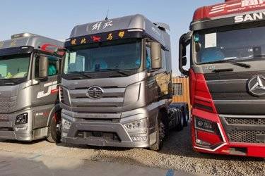 二手一汽解放 J7重卡 四季款 550马力 6X4 牵引车(12挡)(国五) 双驱 锡柴二手牵引车 黄牌图片