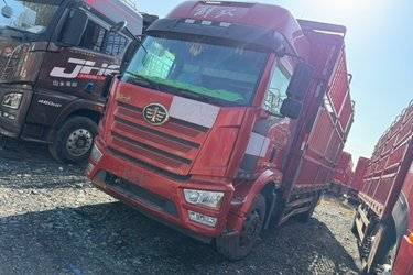 二手一汽解放 J6L 精英版 南方款 260马力 4X2 6.75米仓栅式载货车(国六) 单桥 大柴二手载货车 黄牌图片