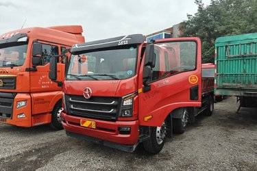 二手大运 祥龙 230马力 6X2 6.8米排半栏板载货车(国六) 前四后四 云内动力二手载货车 黄牌