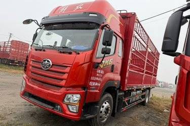 二手一汽解放 J6L 精英版 300马力 4X2 6.75米仓栅式载货车(平顶)(国六) 单桥 大柴二手载货车 黄牌图片