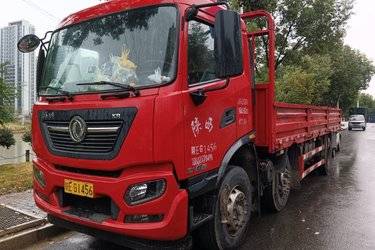 二手东风商用车 天锦KR 260马力 6X2 7.7米排半载货车(国六) 前四后四 东风股份二手载货车 黄牌图片