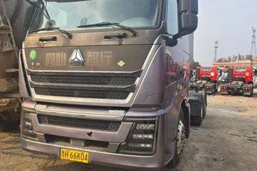 二手中国重汽 HOWO TH7重卡 440马力 6X4 LNG牵引车(国六) 双驱 曼二手牵引车 黄牌图片