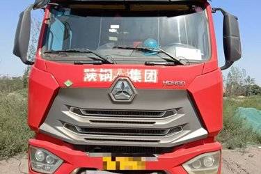 二手中国重汽 HOKA H7重卡 380马力 6X4 LNG牵引车(国五) 双驱 潍柴二手牵引车 黄牌图片