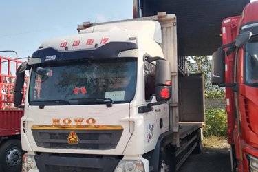 二手中国重汽 HOWO TX 290马力 4X2 9.6米翼开启厢式载货车(国六) 单桥 中国重汽二手载货车 黄牌