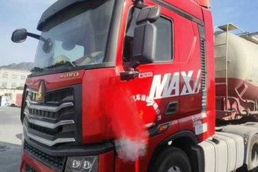 二手中国重汽 HOWO Max重卡 480马力 6X4牵引车(国六) 双驱 潍柴二手牵引车 黄牌