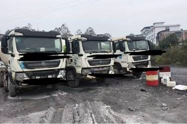 二手中国重汽 HOWO T5G 340马力 8X4 7.95方混凝土搅拌车(中集牌)(国五) 前四后八 曼二手搅拌车图片