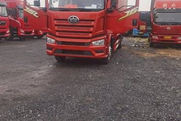 二手解放J6L 经典版 5.2L柴油 260马力 4X2 一汽解放8档 9.6米排半厢式载货车(国六) 单桥 东风康明斯二手载货车 黄牌