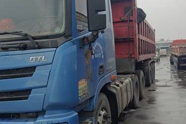 二手福田 欧曼GTL 6系重卡 北方版 430马力 6X4牵引车(国五) 双驱 福田康明斯二手牵引车 黄牌图片