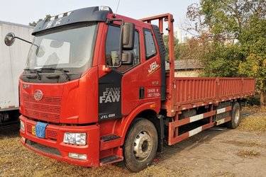 二手一汽解放 J6L中卡 220马力 4X2 6.75米栏板载货车(国五) 单桥 大柴二手载货车 黄牌