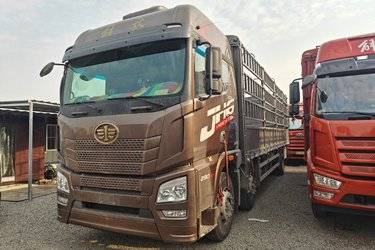 二手青岛解放 JH6重卡 领航版2.0 290马力 6X2 9.5米仓栅式载货车(国六) 前四后四 锡柴二手载货车 黄牌