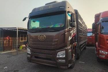 二手青岛解放 JH6重卡 领航版2.0 290马力 6X2 9.5米仓栅式载货车(国六)(4.1速比)(国六) 前四后四 锡柴二手载货车 黄牌