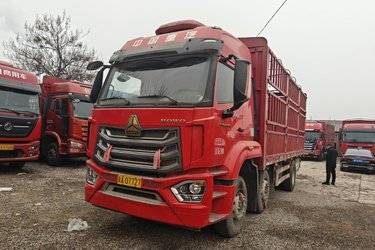 二手中国重汽 豪沃NX中卡 270马力 6X2 6.8米仓栅式载货车(国六) 前四后四 曼二手载货车 黄牌