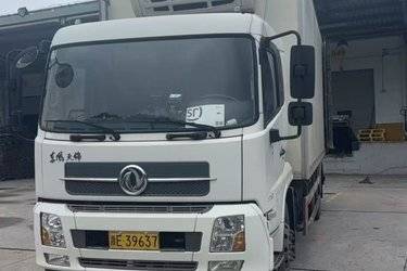 二手东风 福瑞卡F9 220马力 4X2 6.8米厢式载货车(国六) 单桥 安徽康明斯二手载货车 黄牌